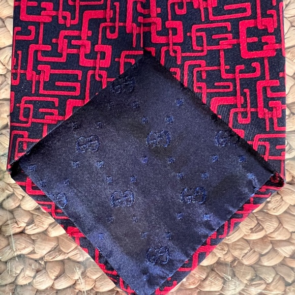 GUCCI Classic Designer Logo Tie 100% Silk Made in Italy - Picture 3 of 6